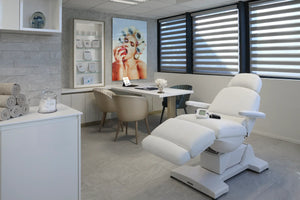 Soin Hydrafacial Signature + Booster by La Clinique des Champs-Elysées